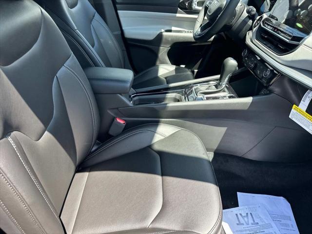 Photo of 2025 Red Hot Pearlcoat Jeep Compass