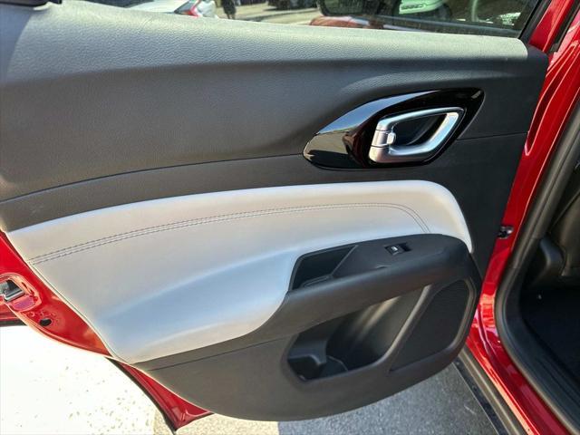 Photo of 2025 Red Hot Pearlcoat Jeep Compass