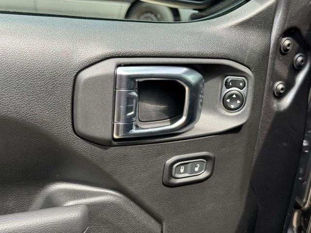 Photo of 2025 Granite Crystal Jeep Gladiator