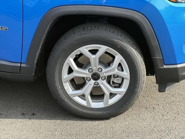 Photo of 2025 Hydro Blue Pearlcoat Jeep Compass