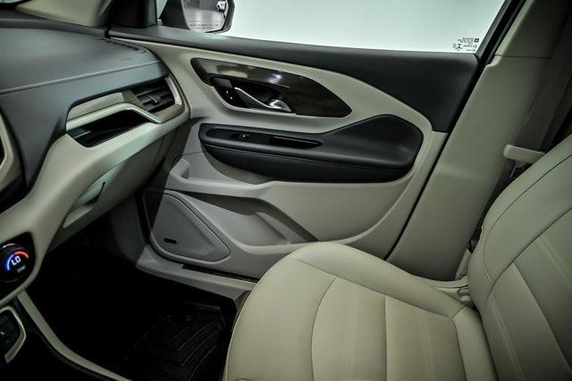 Photo of 2022 White Frost Tricoat GMC Terrain