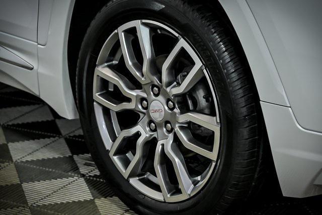 Photo of 2022 White Frost Tricoat GMC Terrain