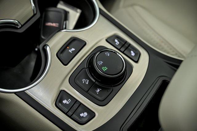 Photo of 2022 White Frost Tricoat GMC Terrain