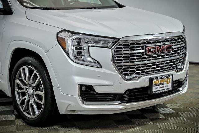 Photo of 2022 White Frost Tricoat GMC Terrain