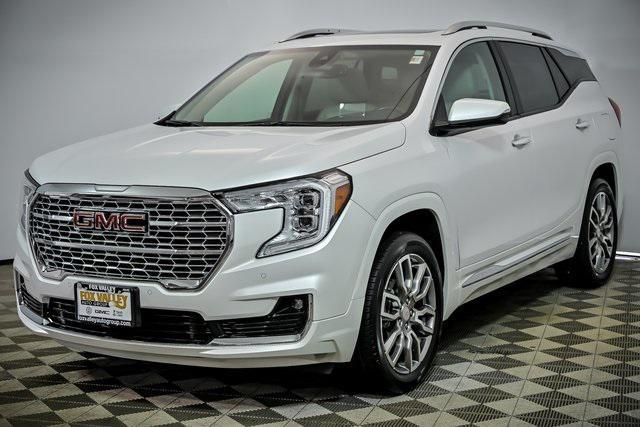 Photo of 2022 White Frost Tricoat GMC Terrain