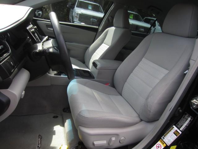 Photo of 2017 Midnight Black Metallic Toyota Camry Hybrid