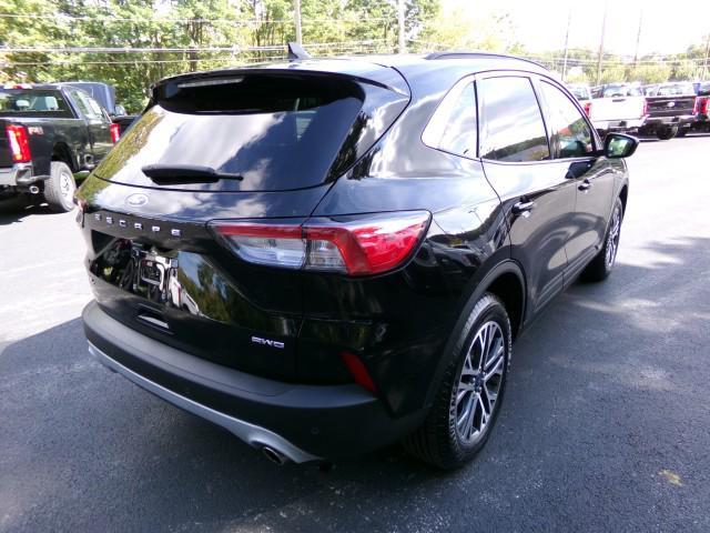Photo of 2020 Agate Black Metallic Ford Escape
