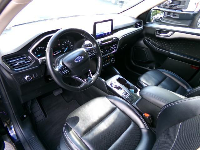Photo of 2020 Agate Black Metallic Ford Escape