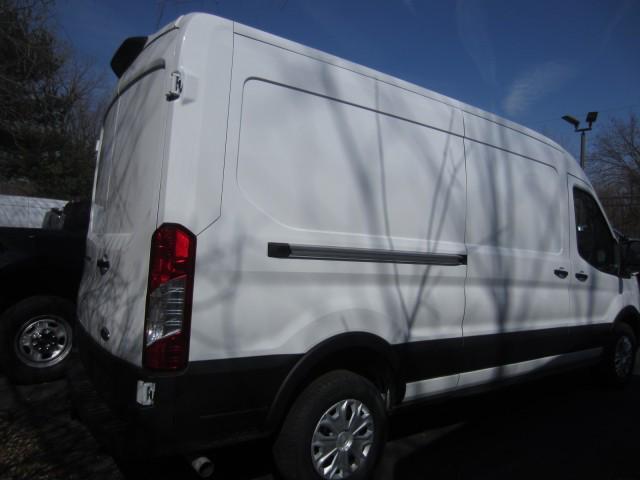 Photo of 2025 Oxford White Ford Transit-250