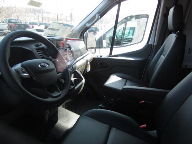 Photo of 2025 Oxford White Ford Transit-250