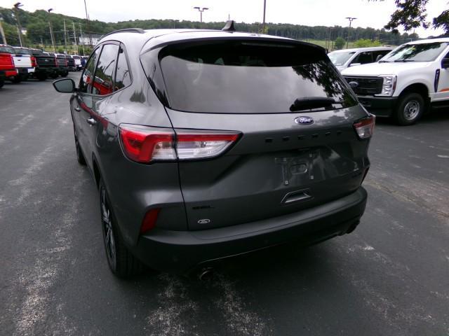Photo of 2022 Carbonized Gray Metallic Ford Escape