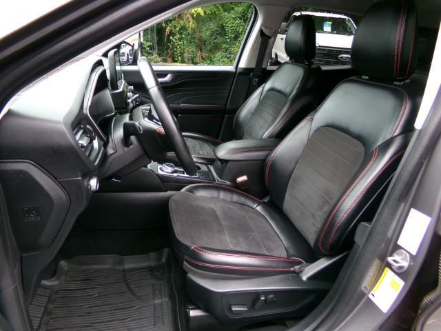 Photo of 2022 Carbonized Gray Metallic Ford Escape