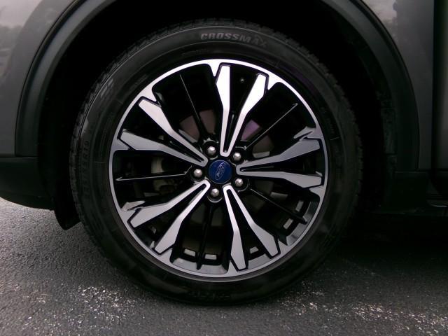 Photo of 2022 Carbonized Gray Metallic Ford Escape