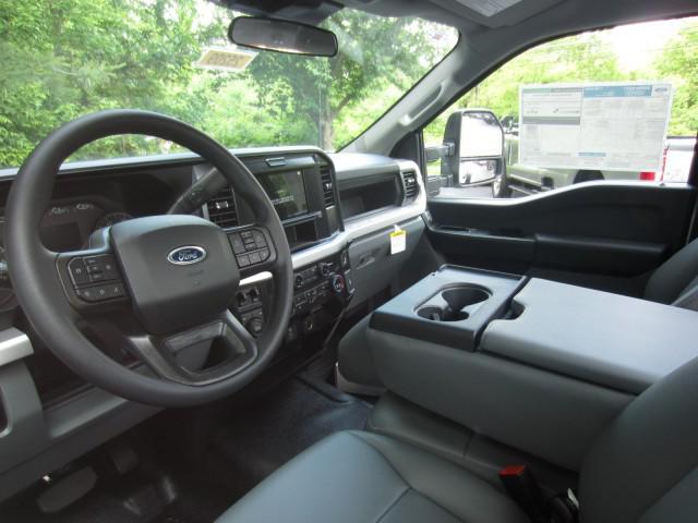 Photo of 2025 Oxford White Ford F-350