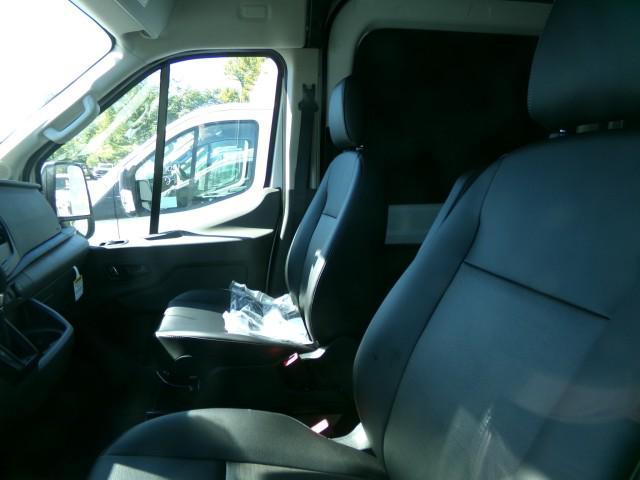 Photo of 2026 Oxford White Ford Transit-250