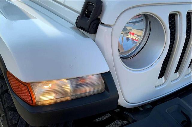 Photo of 2018 Bright White Clearcoat Jeep Wrangler Unlimited