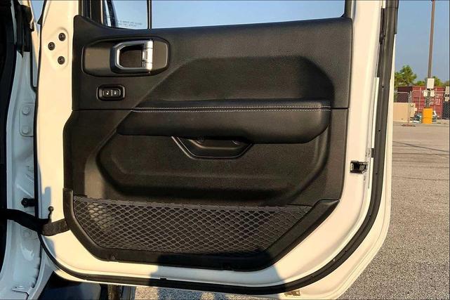 Photo of 2018 Bright White Clearcoat Jeep Wrangler Unlimited