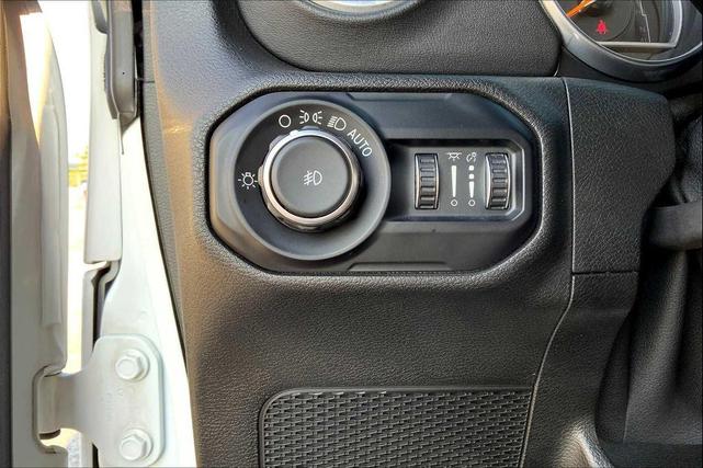 Photo of 2018 Bright White Clearcoat Jeep Wrangler Unlimited