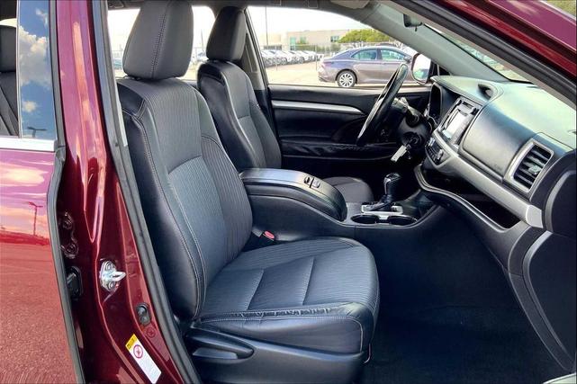 Photo of 2015 Ooh La La Rouge Mica Toyota Highlander