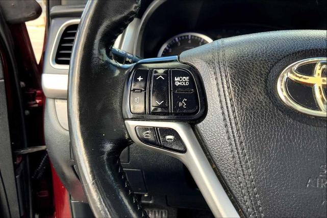 Photo of 2015 Ooh La La Rouge Mica Toyota Highlander