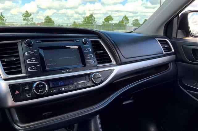 Photo of 2015 Ooh La La Rouge Mica Toyota Highlander