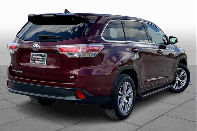 Photo of 2015 Ooh La La Rouge Mica Toyota Highlander