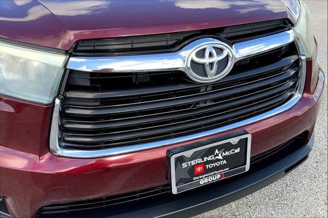 Photo of 2015 Ooh La La Rouge Mica Toyota Highlander