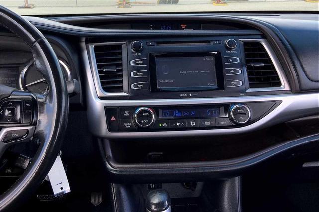 Photo of 2015 Ooh La La Rouge Mica Toyota Highlander