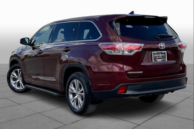 Photo of 2015 Ooh La La Rouge Mica Toyota Highlander