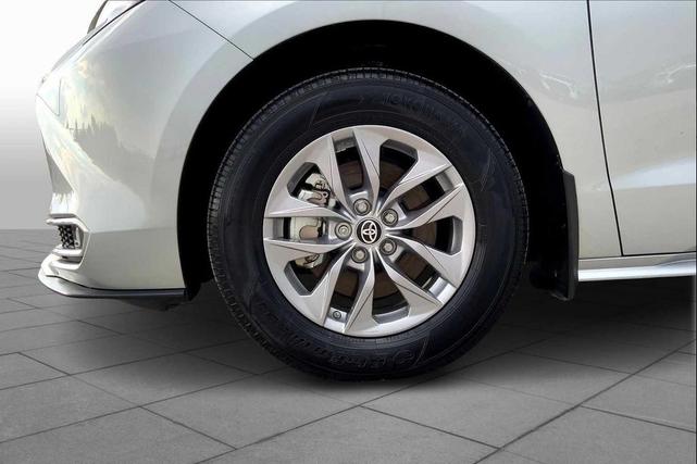Photo of 2024 Celestial Silver Metallic Toyota Sienna