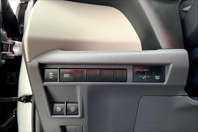 Photo of 2024 Celestial Silver Metallic Toyota Sienna