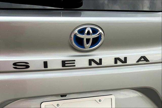 Photo of 2024 Celestial Silver Metallic Toyota Sienna