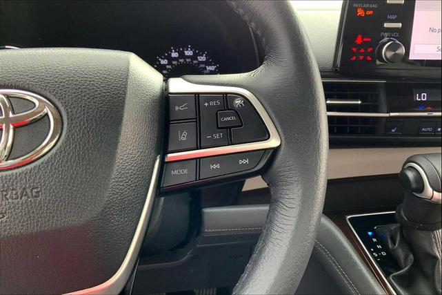 Photo of 2024 Celestial Silver Metallic Toyota Sienna