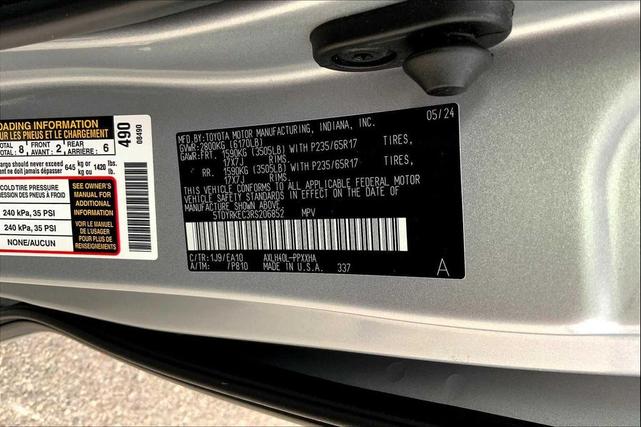 Photo of 2024 Celestial Silver Metallic Toyota Sienna