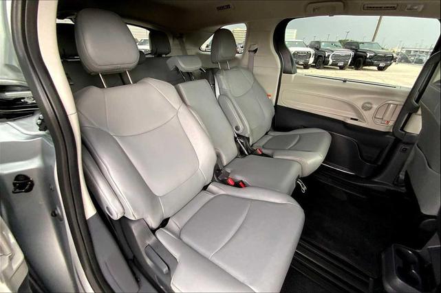 Photo of 2024 Celestial Silver Metallic Toyota Sienna
