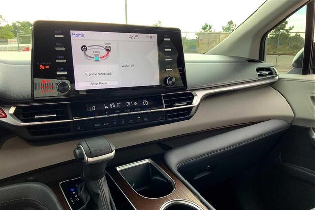 Photo of 2024 Celestial Silver Metallic Toyota Sienna