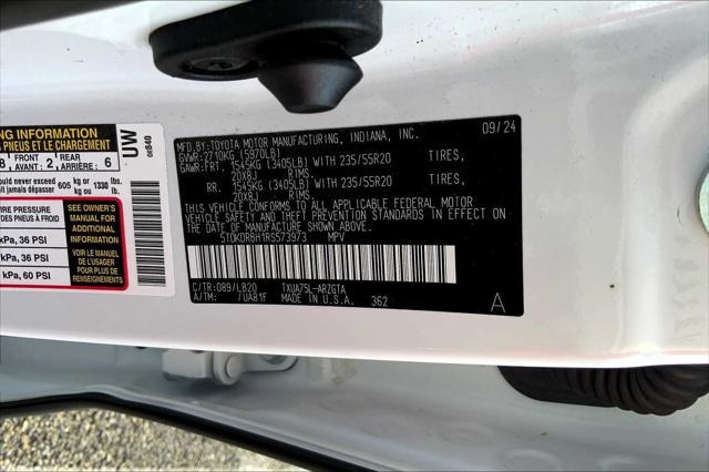 Photo of 2024 Wind Chill Pearl Toyota Highlander