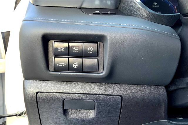 Photo of 2024 Wind Chill Pearl Toyota Highlander
