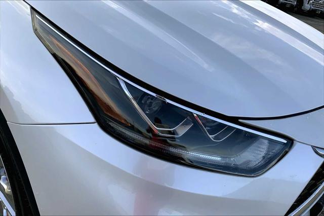 Photo of 2024 Wind Chill Pearl Toyota Highlander