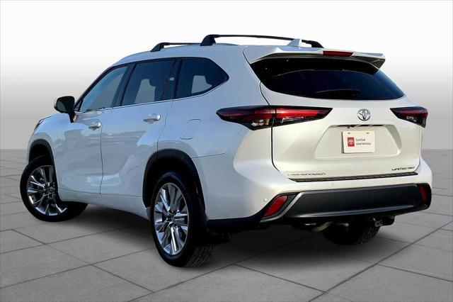 Photo of 2024 Wind Chill Pearl Toyota Highlander