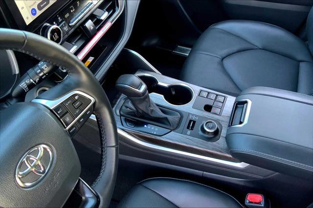 Photo of 2024 Wind Chill Pearl Toyota Highlander