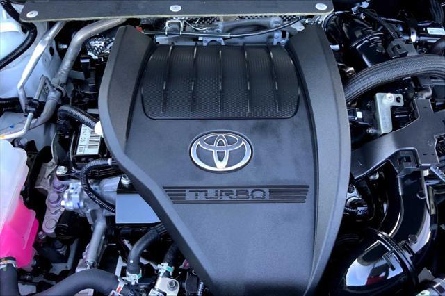 Photo of 2024 Wind Chill Pearl Toyota Highlander