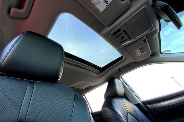 Photo of 2024 Wind Chill Pearl Toyota Highlander