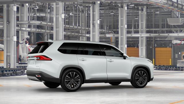 Photo of 2025 White Toyota Grand Highlander Hybrid