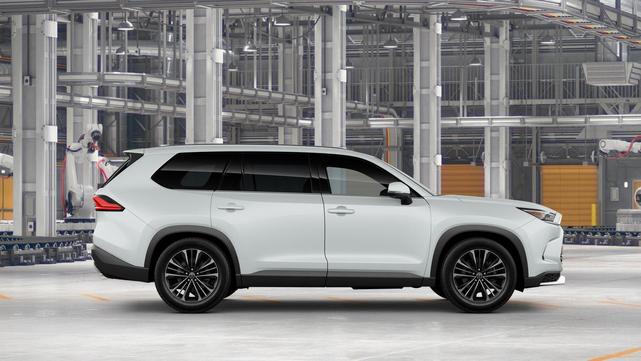 Photo of 2025 White Toyota Grand Highlander Hybrid