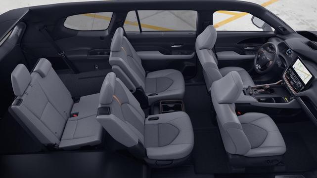 Photo of 2025 White Toyota Grand Highlander Hybrid