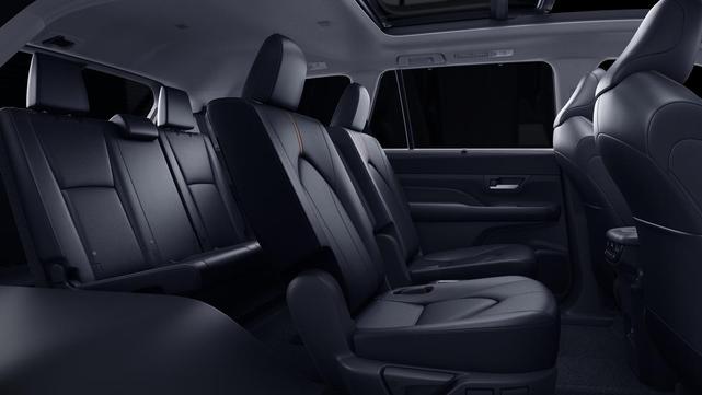 Photo of 2025 White Toyota Grand Highlander