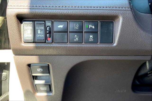 Photo of 2019 White Diamond Pearl Honda Odyssey