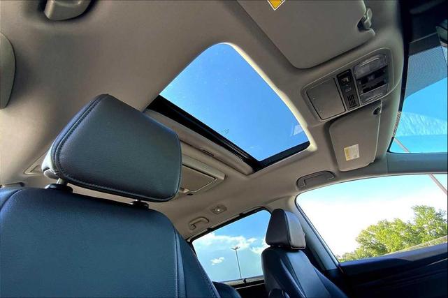 Photo of 2019 White Diamond Pearl Honda Odyssey