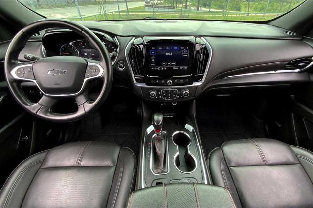 Photo of 2022 Summit White Chevrolet Traverse